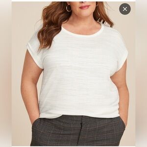♥️bundle 2/$10 
Maurices 24/7 Clara Textured White Short Sleeve Top